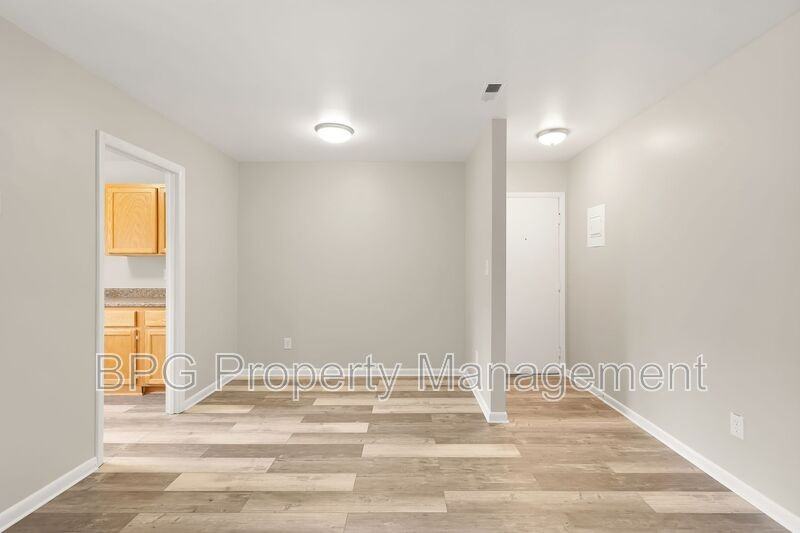 139 Green St #1 - Photo 3 of 27