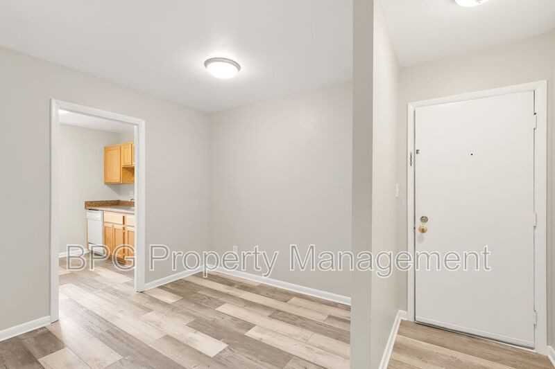 139 Green St #1 - Photo 5 of 27