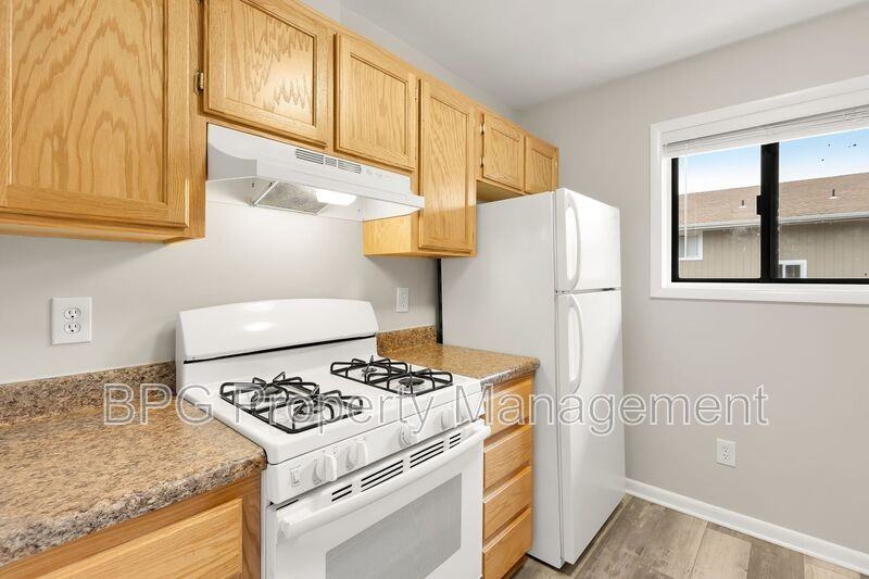 139 Green St #1 - Photo 6 of 27