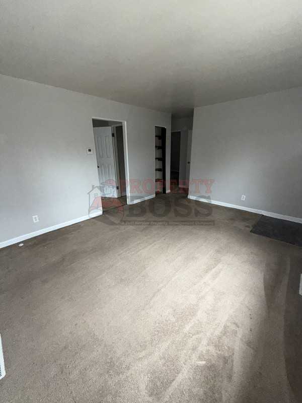 816 E 35th Ct - Photo 3 of 11