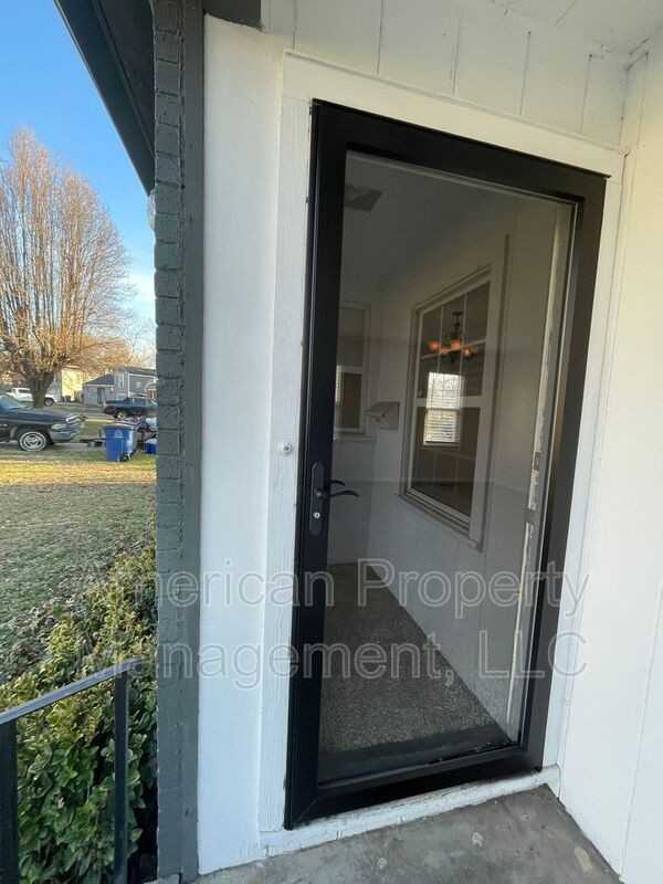 714 S Marion Ave - Photo 3 of 29