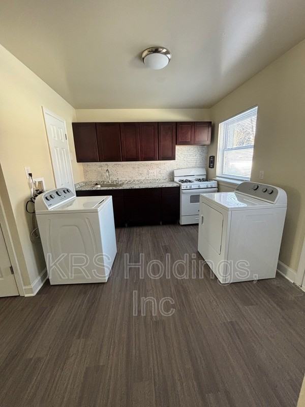 5238 Goolsby Ct - Photo 3 of 9