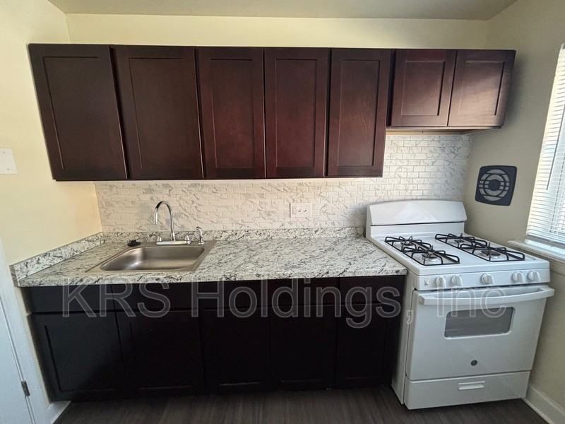 5238 Goolsby Ct - Photo 4 of 9