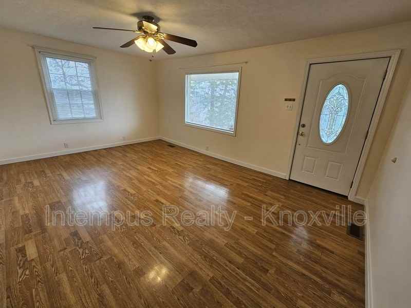 323 Chickamauga Ave - Photo 2 of 20