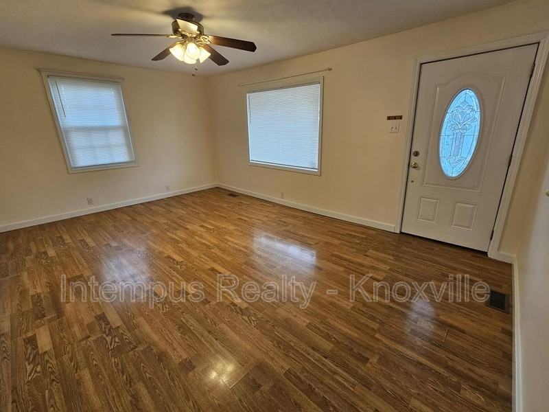 323 Chickamauga Ave - Photo 3 of 20