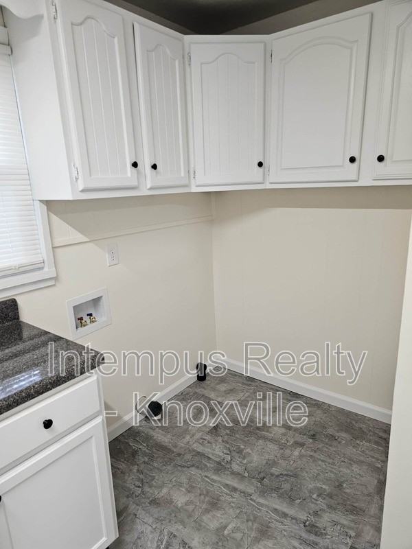 323 Chickamauga Ave - Photo 7 of 20