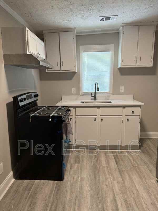 202 Burr St - Photo 2 of 6