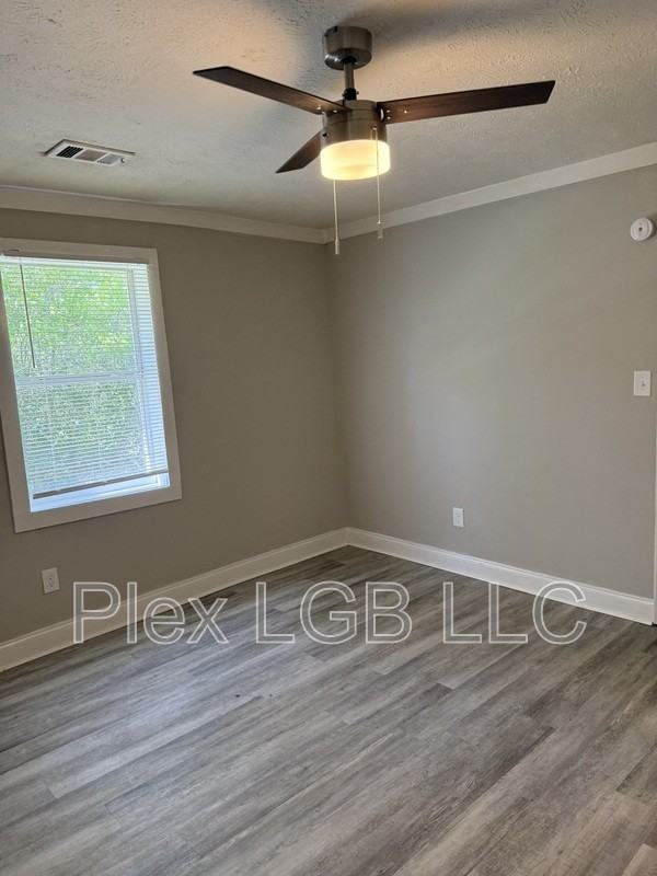 202 Burr St - Photo 6 of 6