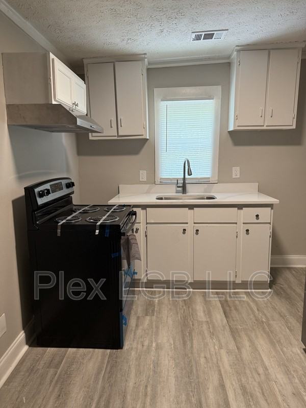 204 Burr St - Photo 2 of 7