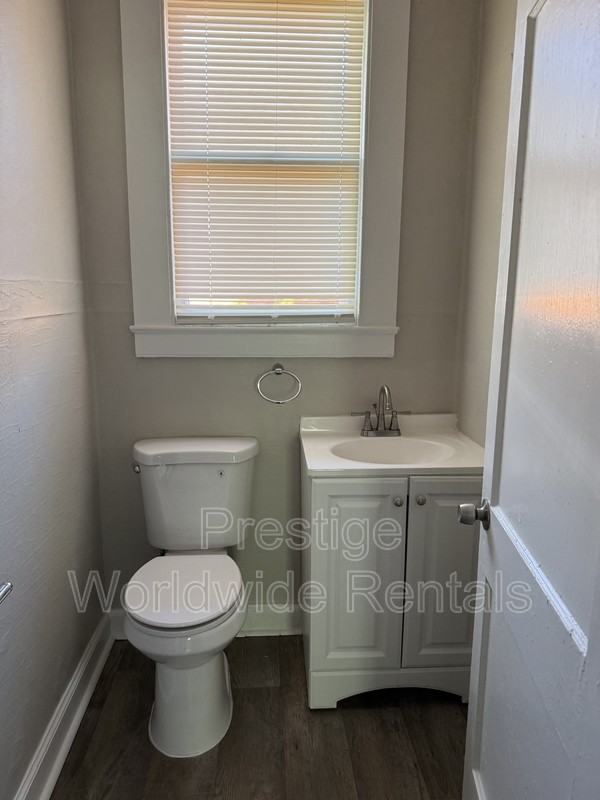 2307 16th Ave - Photo 2 of 9