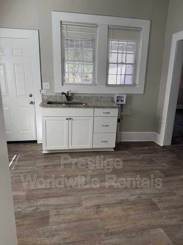 2307 16th Ave - Photo 4 of 9