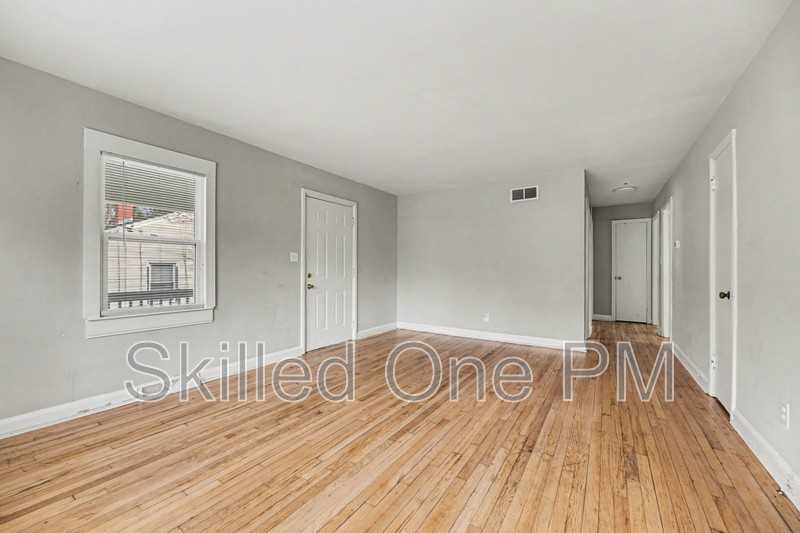 1442 N Hamilton St - Photo 4 of 32