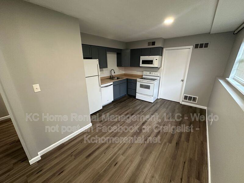 9213 E 54th Ter - Photo 2 of 20