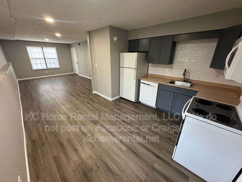 9213 E 54th Ter - Photo 4 of 20