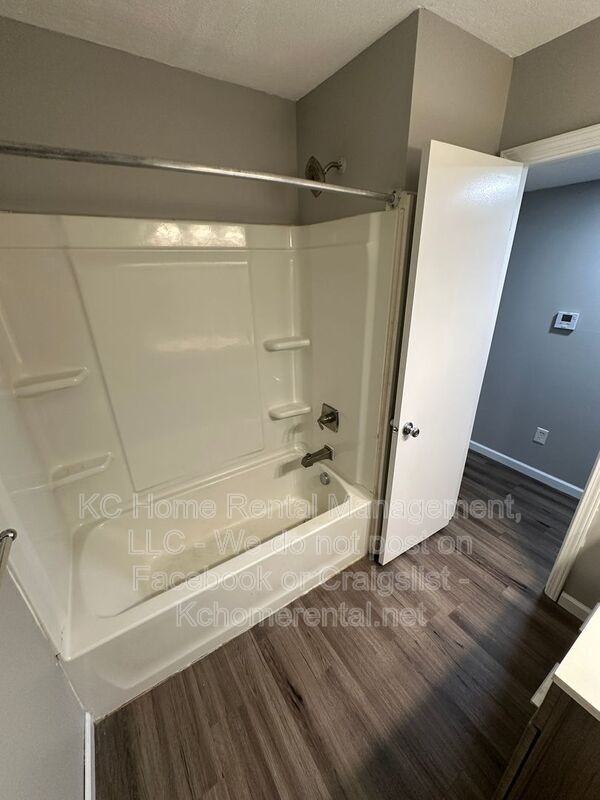 9213 E 54th Ter - Photo 6 of 20