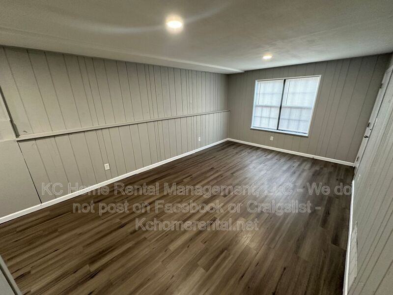 9213 E 54th Ter - Photo 7 of 20