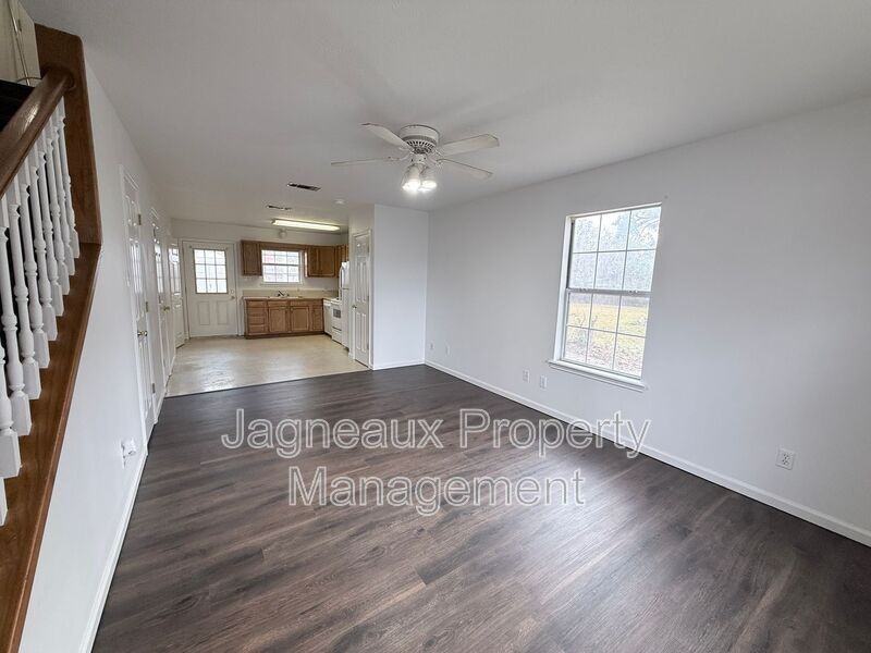 201 Crystal Ln - Photo 2 of 8