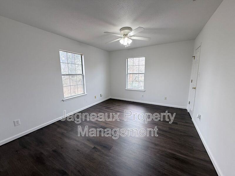 201 Crystal Ln - Photo 4 of 8