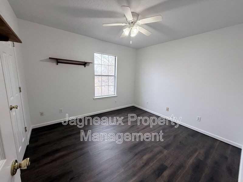 201 Crystal Ln - Photo 6 of 8