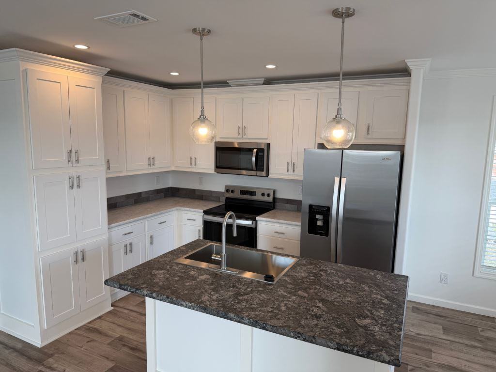 310 8th St - Photo 5 of 25