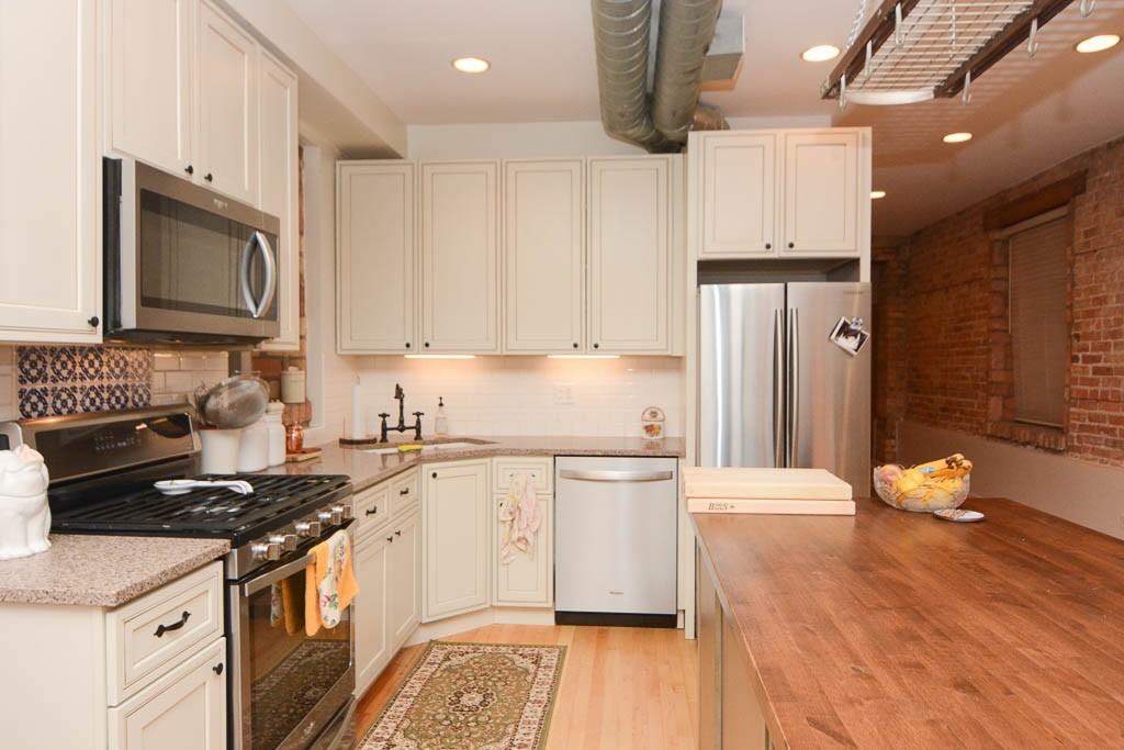 1723 W Erie St #1 - Photo 2 of 21