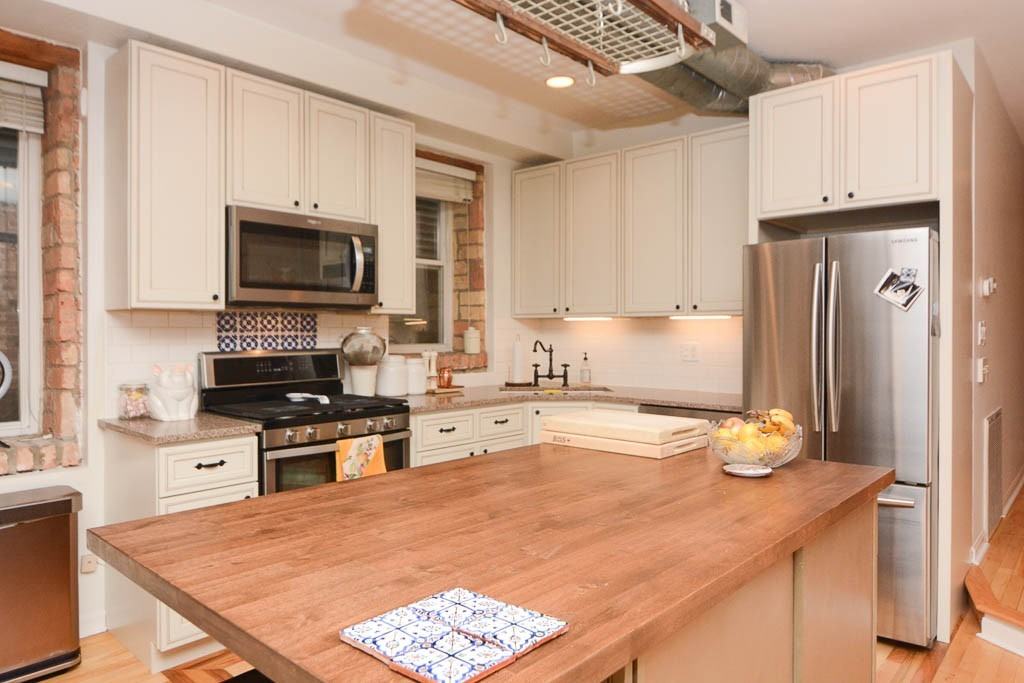 1723 W Erie St #1 - Photo 3 of 21