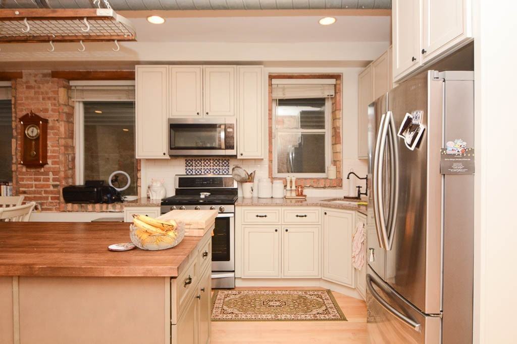 1723 W Erie St #1 - Photo 4 of 21