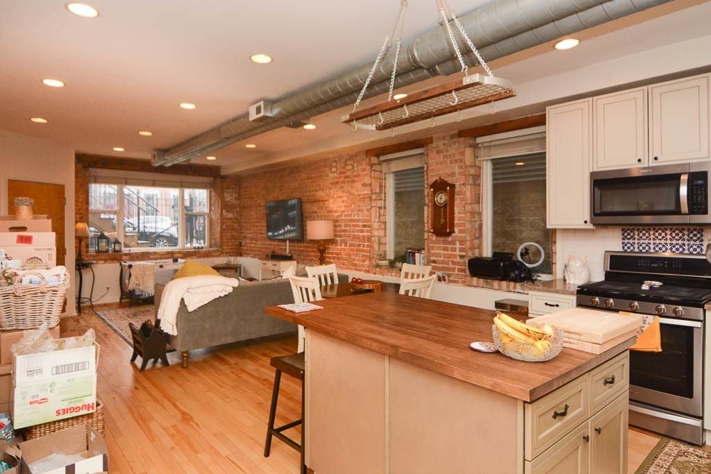 1723 W Erie St #1 - Photo 6 of 21