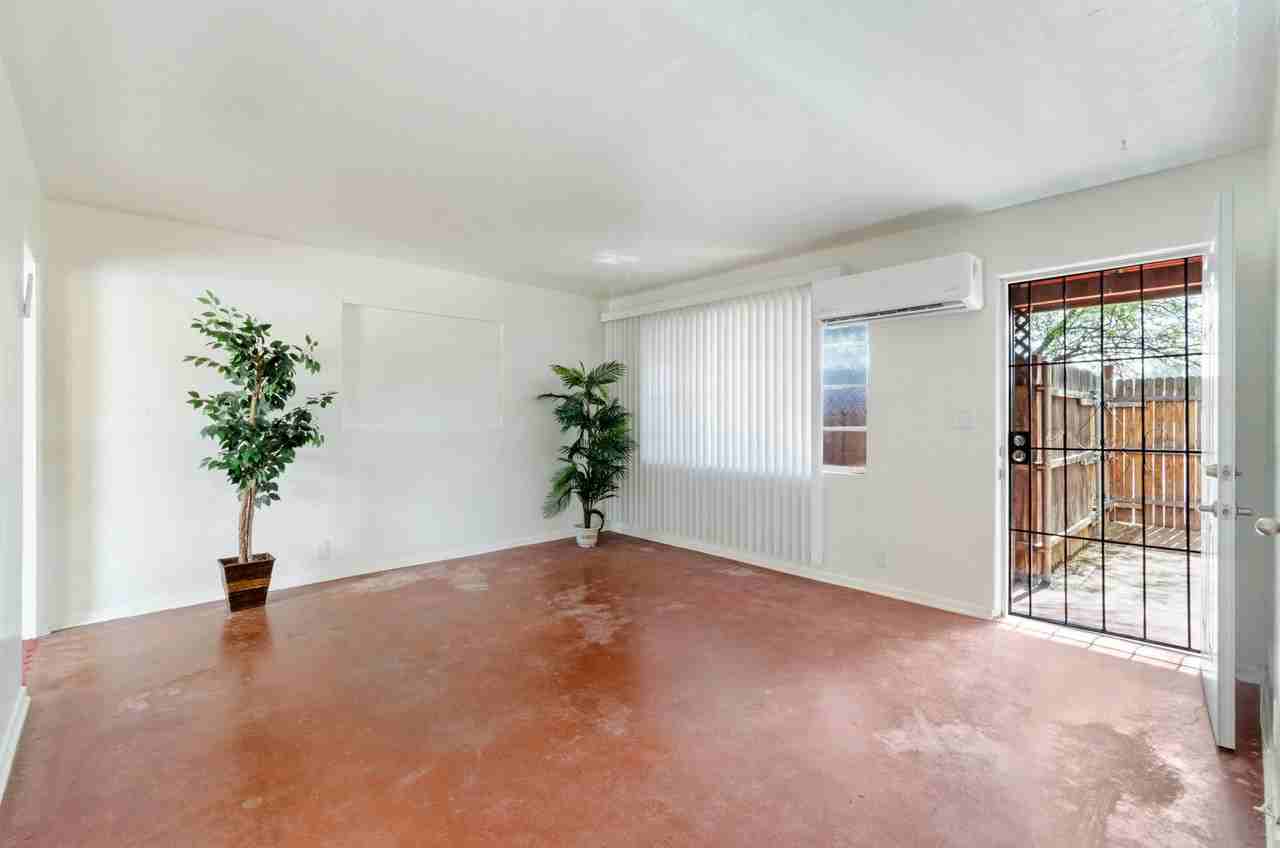 1345 1345 E. Grant Road  - Main House - Photo 4 of 20