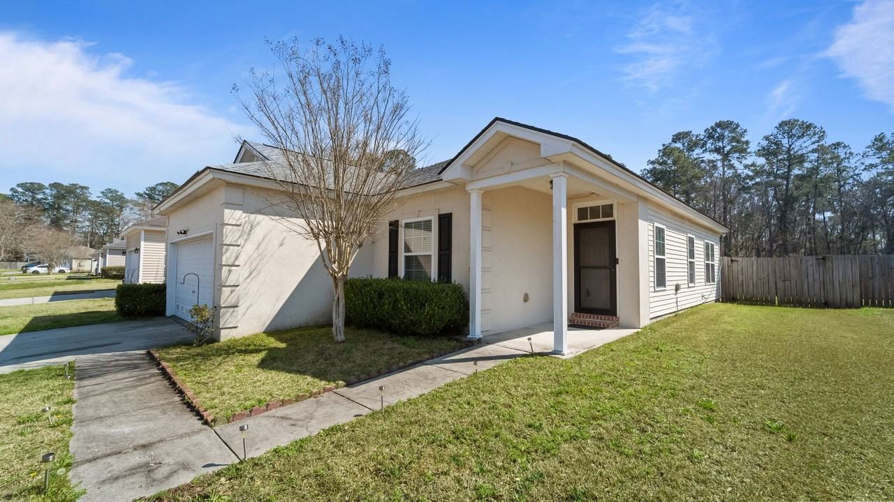 135 Alexander Way - Photo 3 of 46