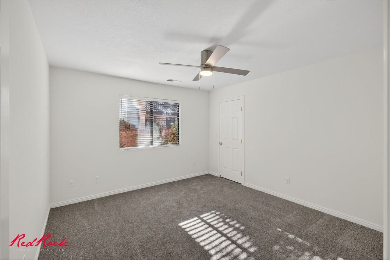 545 S Valley View Dr #119 - Photo 4 of 30