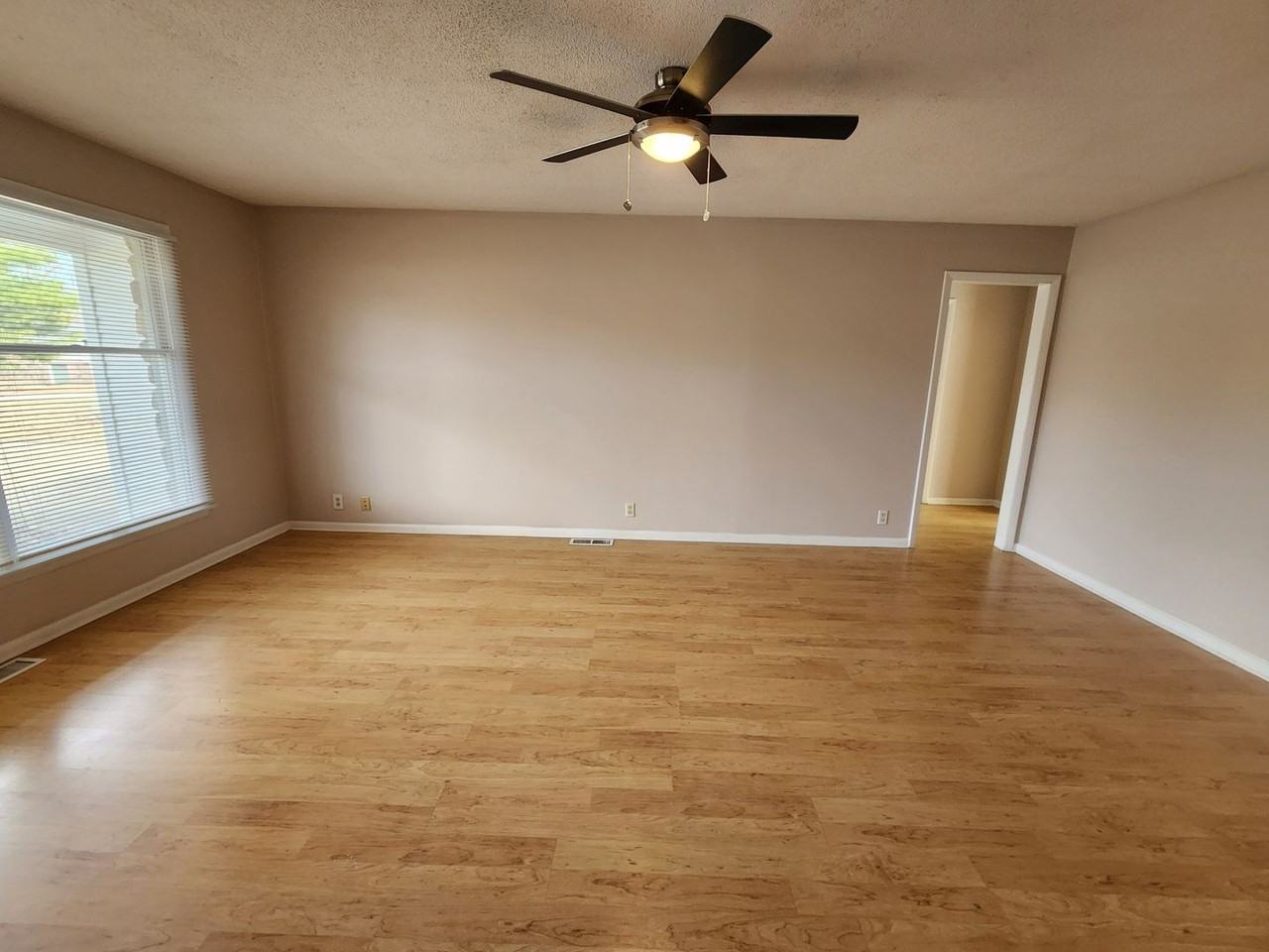 119 E Southglen Dr - Photo 7 of 31