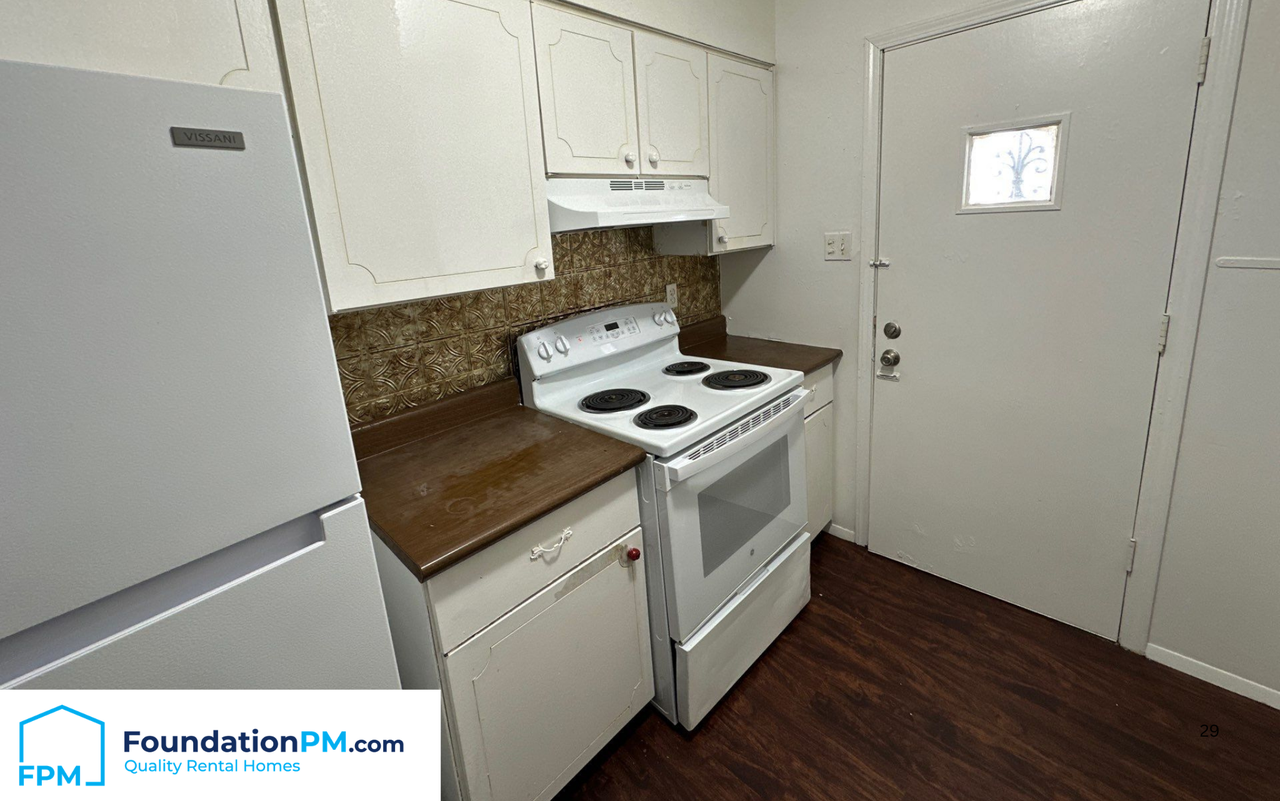 1042 University Street - Photo 6 of 16