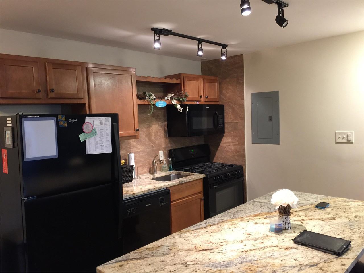 Highview 827 - Photo 2 of 20