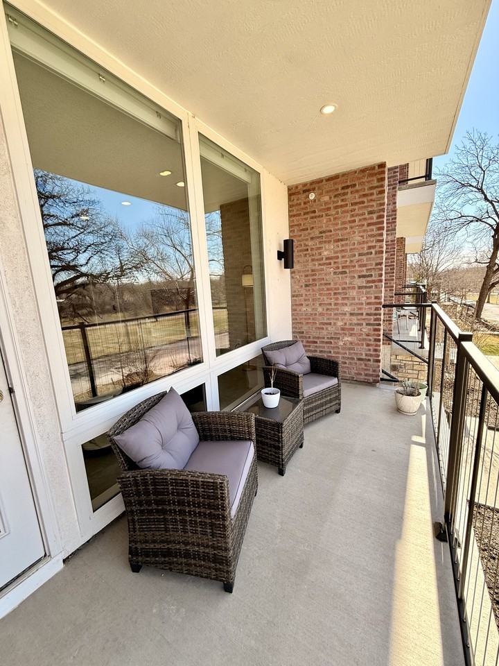 3933-3937 Kenwood Avenue - Photo 4 of 44