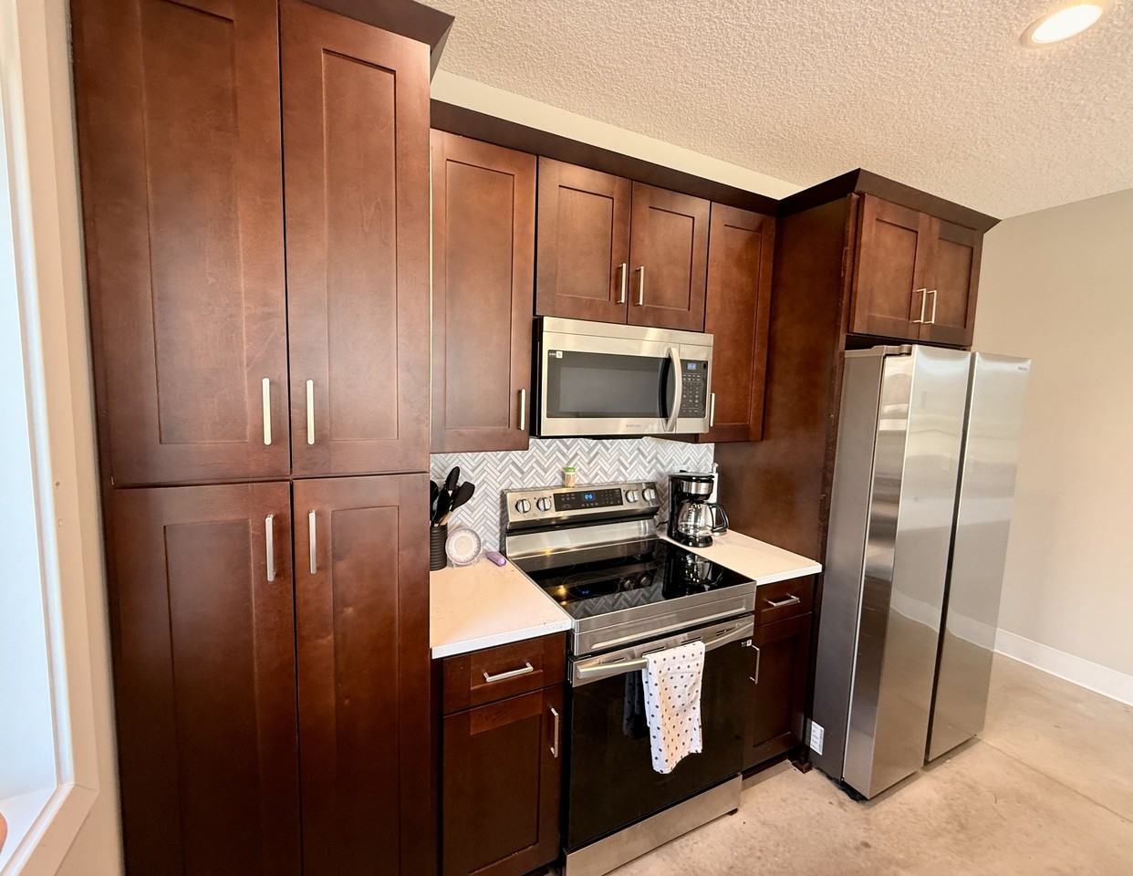 3933-3937 Kenwood Avenue - Photo 7 of 44