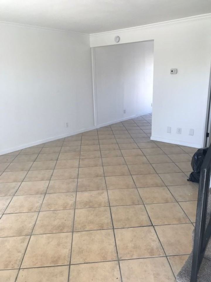 Modern and Homey Apartments in the Heart of Lancaster - Photo 3 of 12