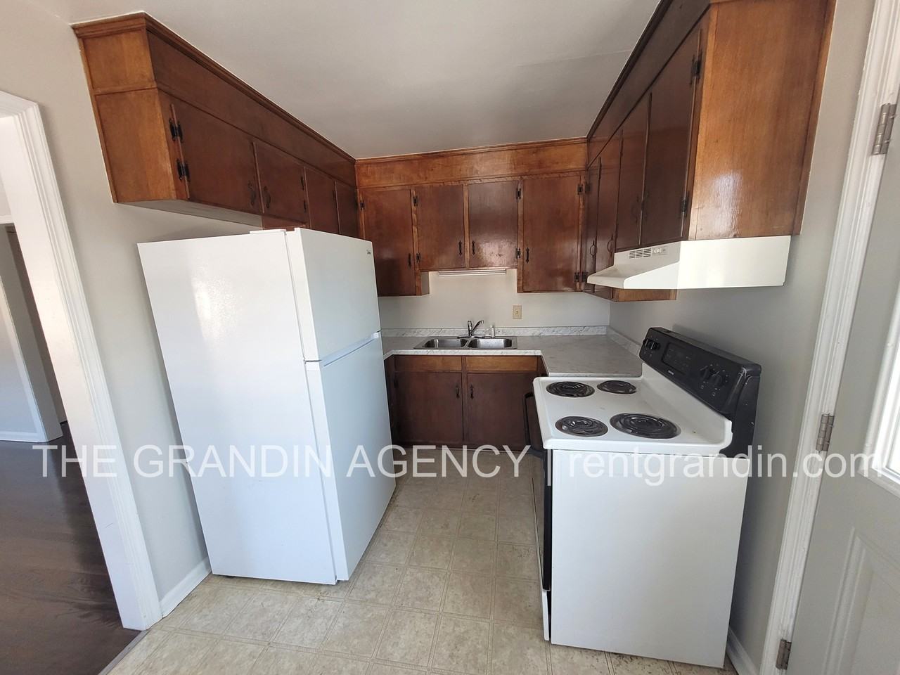 1109 Mountain View Road - Photo 4 of 9