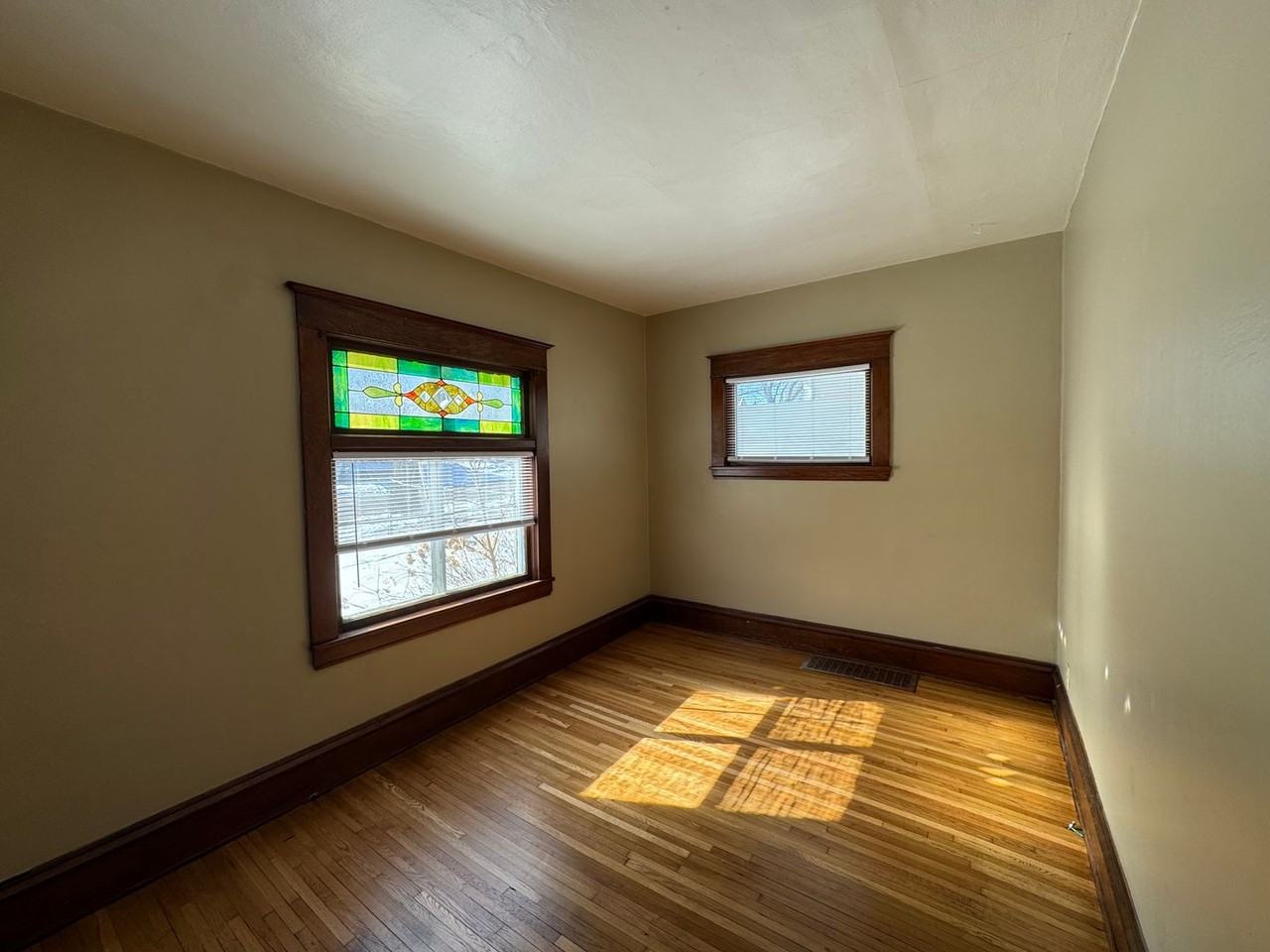 1041 Magnolia Ave E - Photo 3 of 15