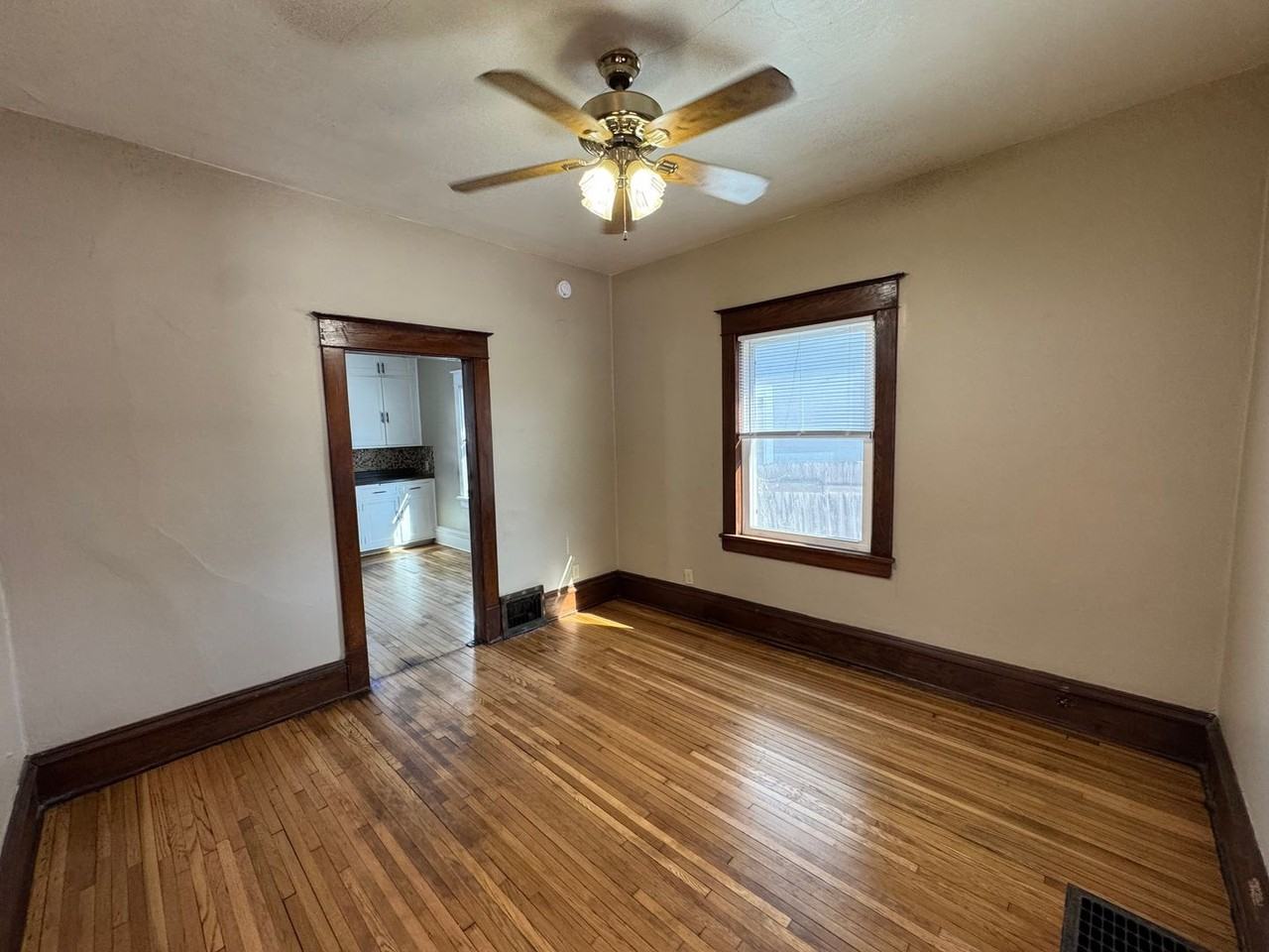 1041 Magnolia Ave E - Photo 6 of 15