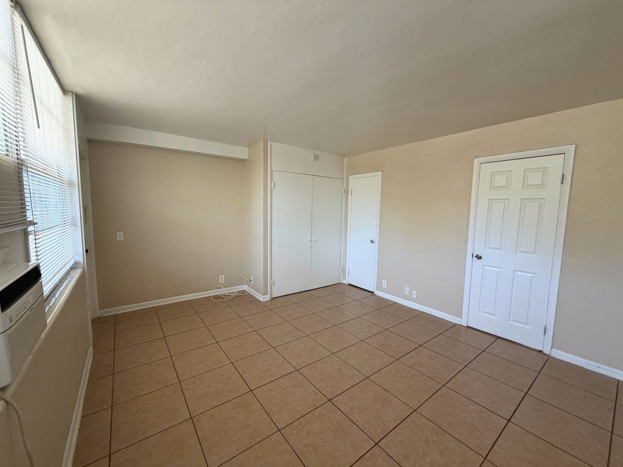 4611 South Congress Avenue - Photo 3 of 20