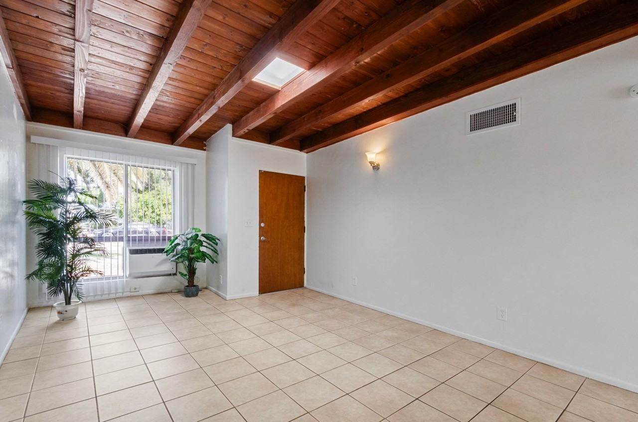 1038 E Easy St - Photo 4 of 32