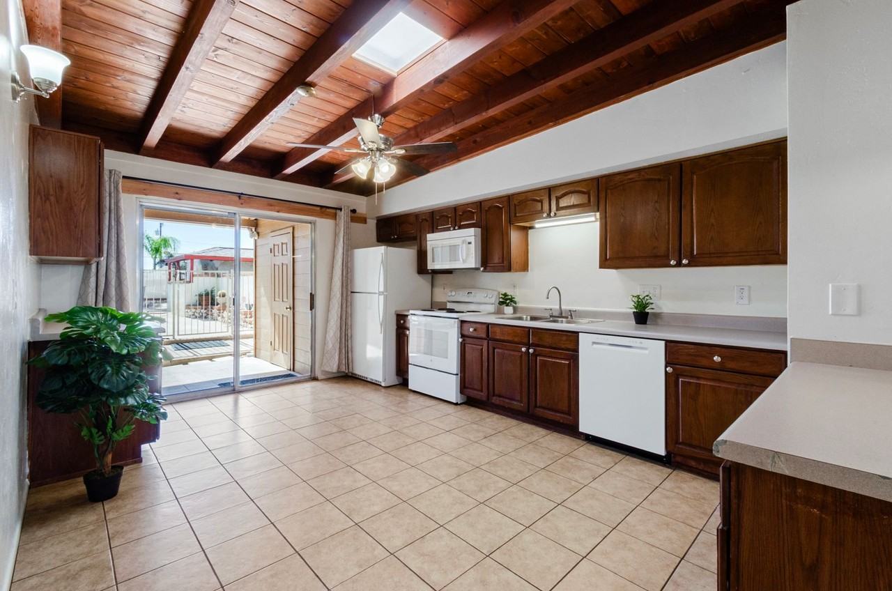 1038 E Easy St - Photo 6 of 32