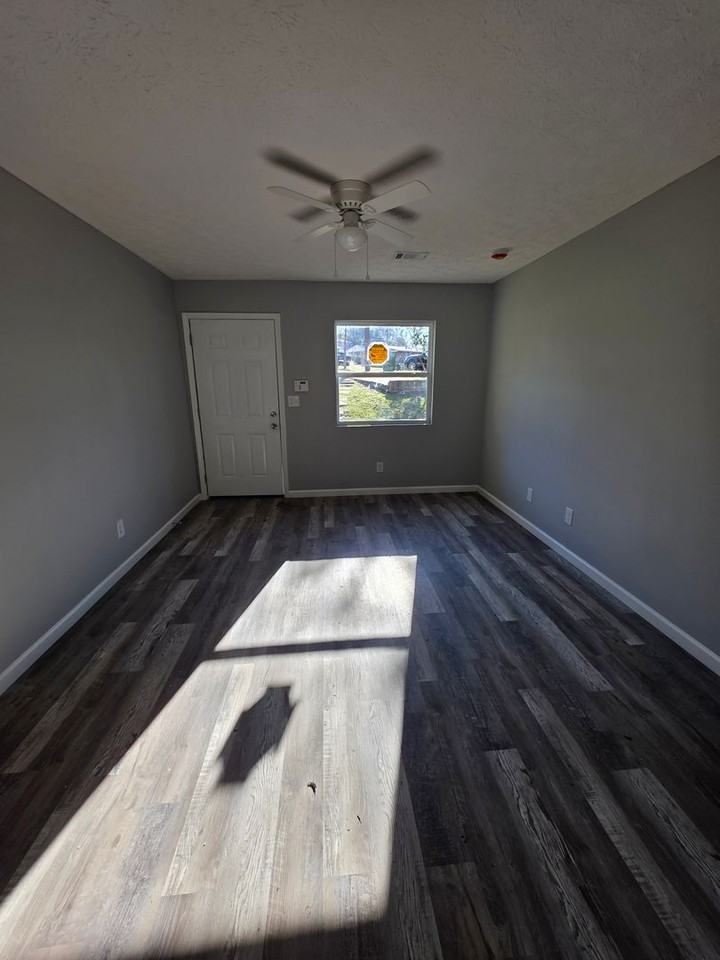 Ragland - Photo 4 of 40