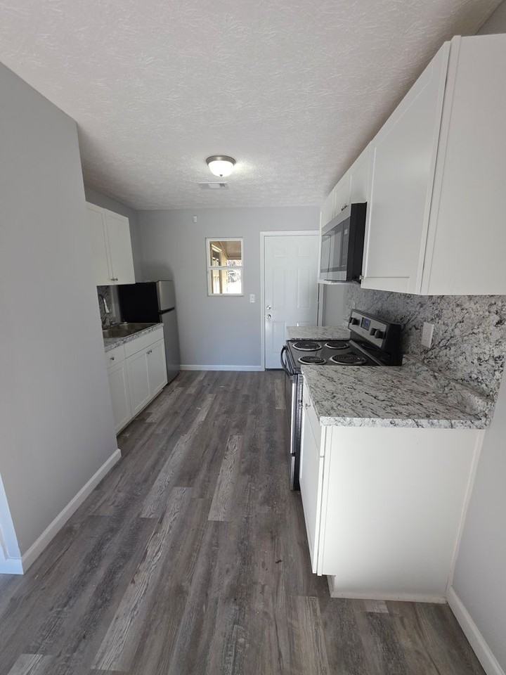 Ragland - Photo 6 of 40