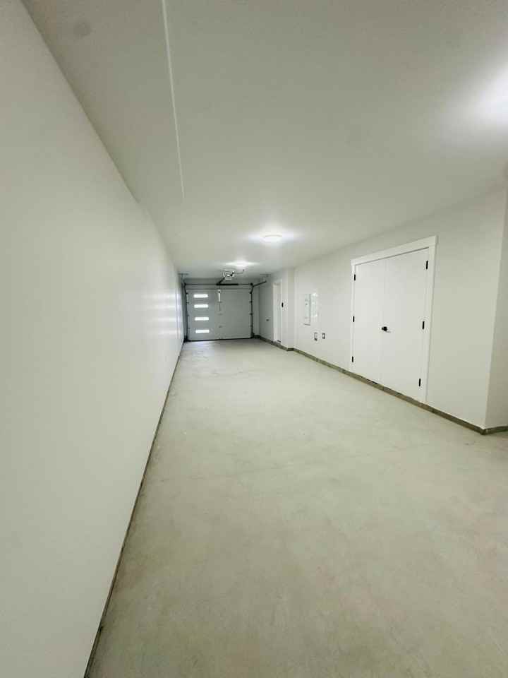 17155 79A Avenue #4 - Photo 5 of 34