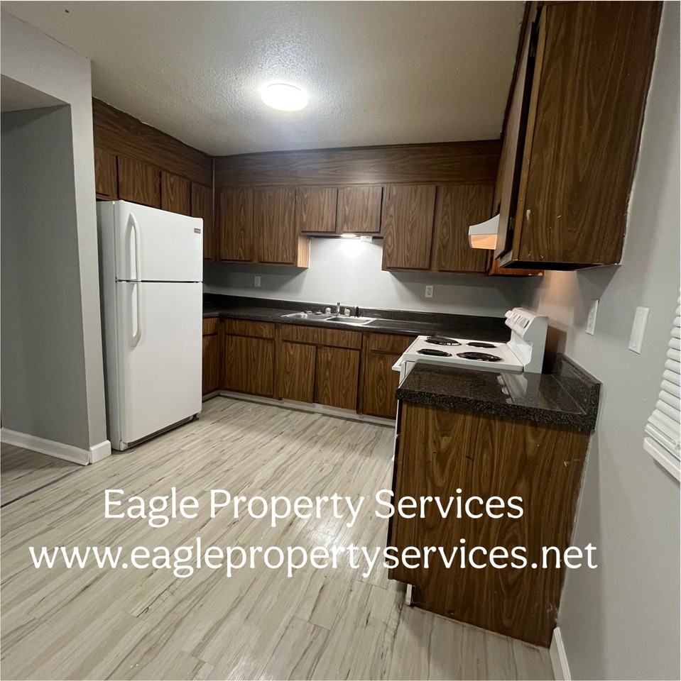 Chatsworth Apartments - Photo 2 of 16