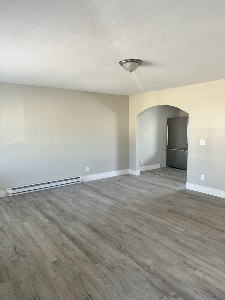 347 4th St SE - Photo 2 of 16