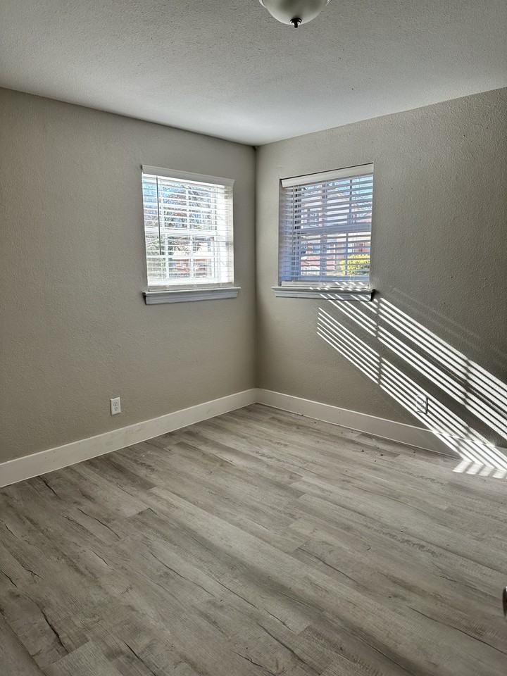 347 4th St SE - Photo 7 of 16