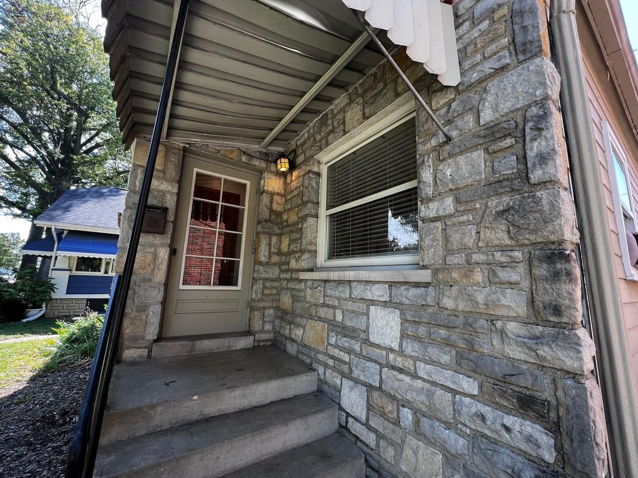 59 N Brinker - Photo 3 of 44